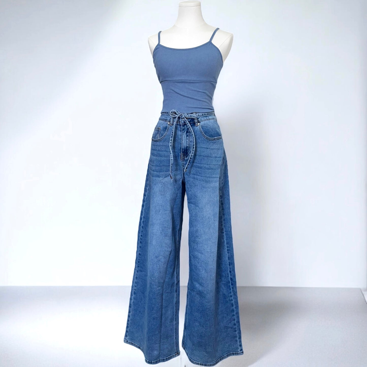 Chelsie High rise- Wide leg Jeans - Light Wah