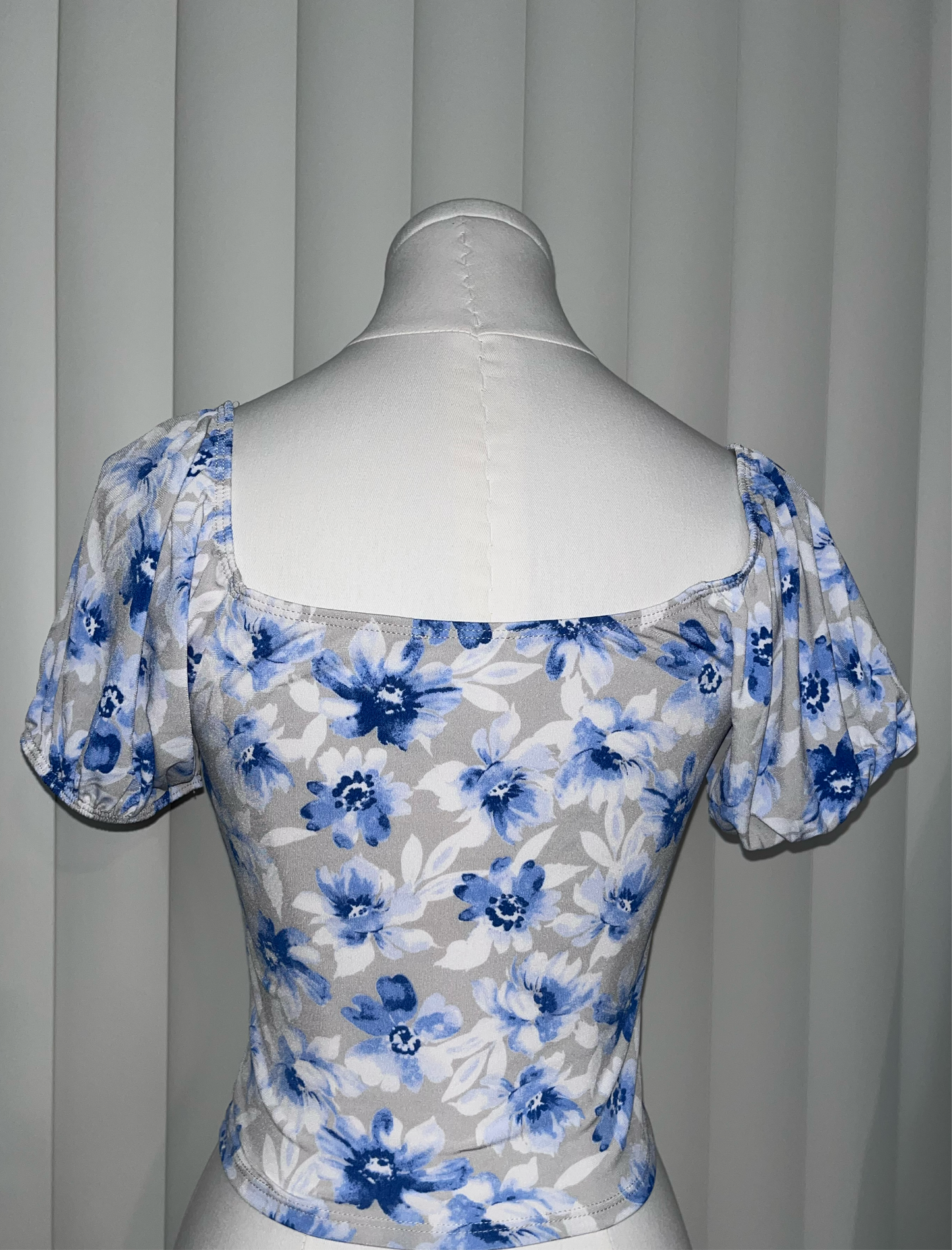 Daisy All Over Floral Cropped Top