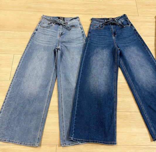 Chelsie High rise- Wide leg Jeans - Light Wah